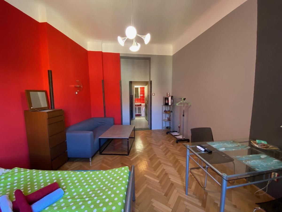 Apartment B42 Bed And Cafe 프라하 외부 사진