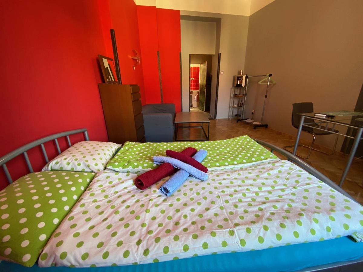 Apartment B42 Bed And Cafe 프라하 외부 사진