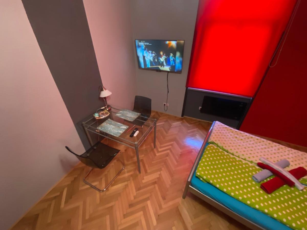 Apartment B42 Bed And Cafe 프라하 외부 사진